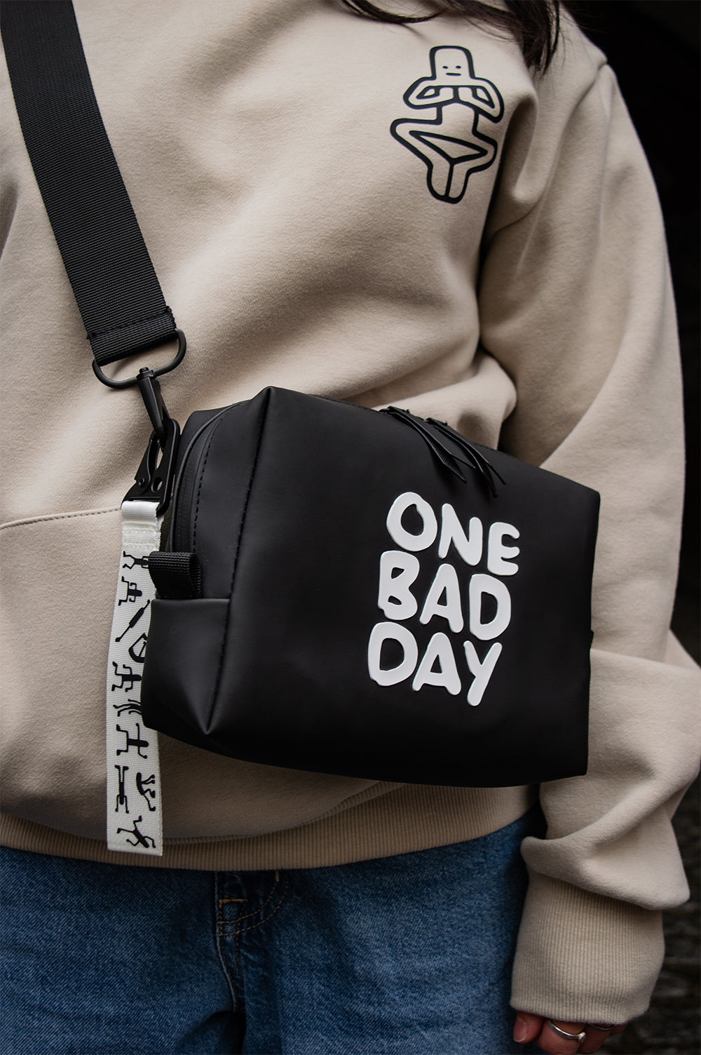 BOLSO CAJA BANDOLERA CON LOGOTIPO