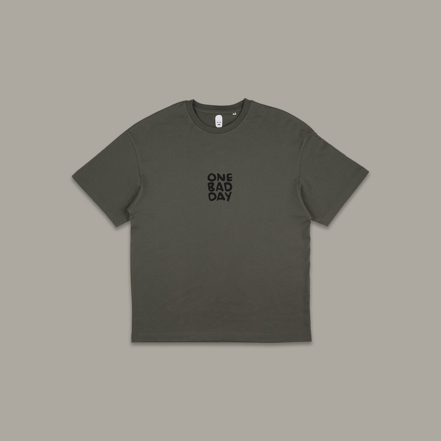 CAMISETA CON LOGOTIPO DE GRAN TAMAÑO